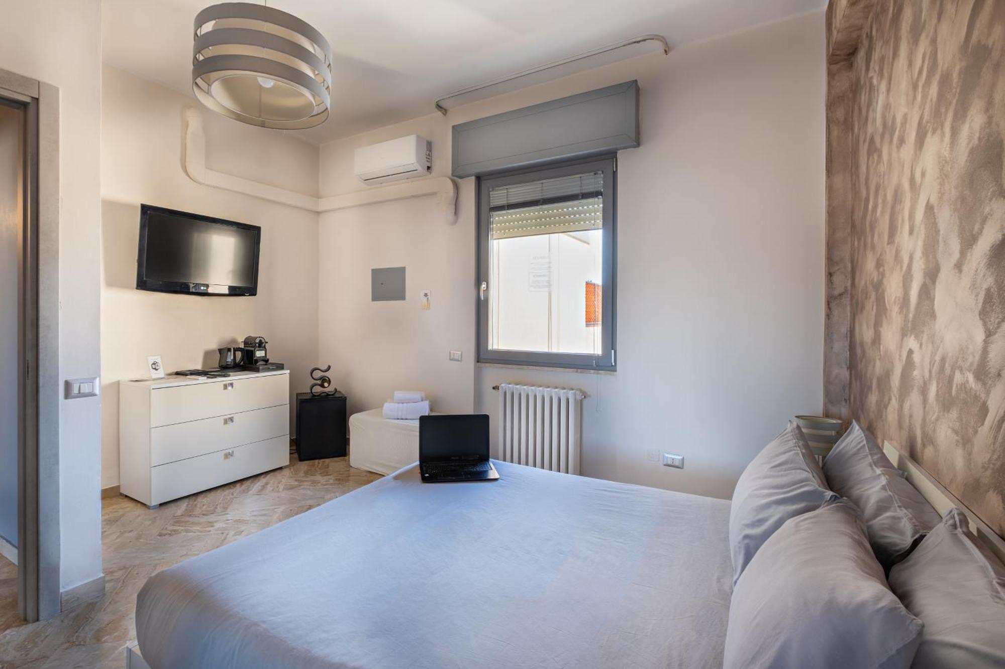 Penthouse Station Luxury Apts Le Dimore ブリンディジ エクステリア 写真
