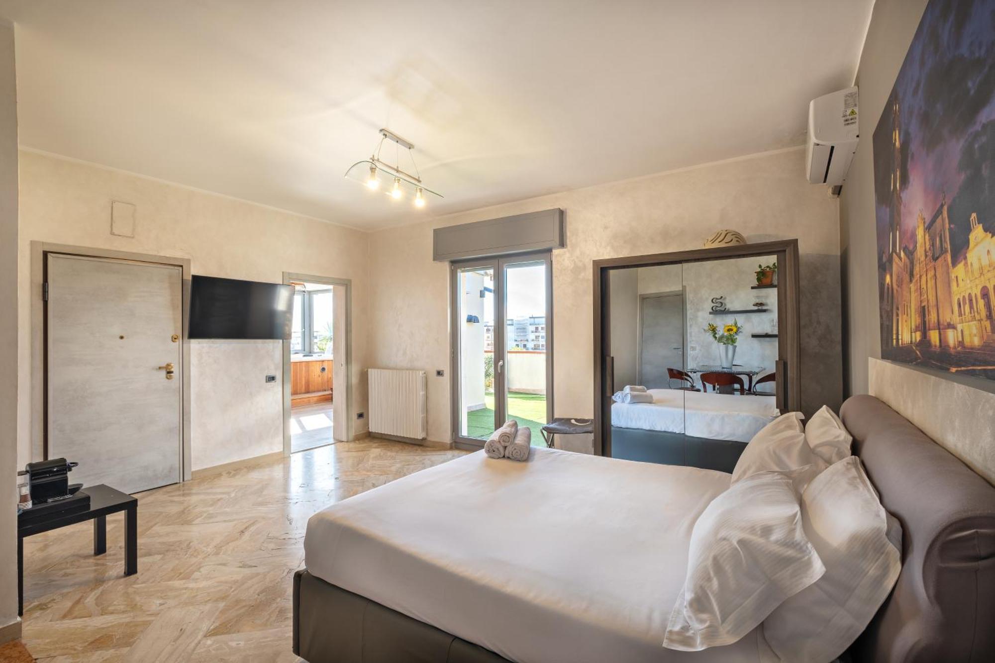 Penthouse Station Luxury Apts Le Dimore ブリンディジ エクステリア 写真